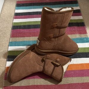 NWOTCozy genuine suede fully lined shearling  Ankle Booties